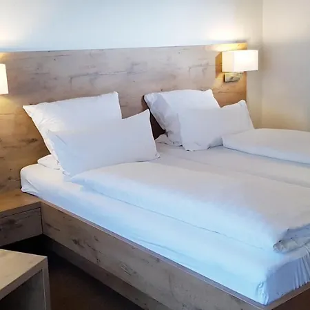 Schiff Hotel